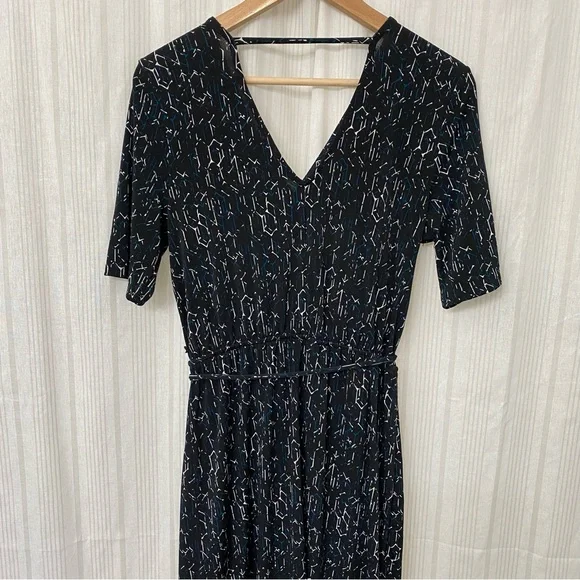 NWT🌺 Apt 9 black faux wrap geometric pattern dress with tie waist - Picture 2 of 9